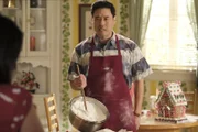 Randall Park (Louis Huang).