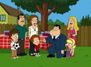 Jared (2.v.l.), Lisa (3.v.l.), Johnny (m.), Stan (3.v.r.), Francine (r.)