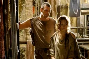 Pullo (Ray Stevenson) überlässt die Sklavin Irene (Chiara Mastalli) Vorenus und dessen Frau Niobe.