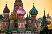 Russland ist ein buntes Land mit vielen Völkern und Kulturen. Es ist geprägt vom orthodoxen Christentum.