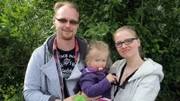 Andy (30), Kisten (26) und die kleine Renée