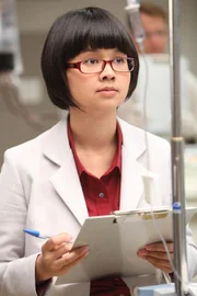 Die junge Asiatin Dr. Park (Charlyn Yi) ist nach dem Fortgang seines Teams während seiner einjährigen Abwesenheit House' einzige Unterstützung.