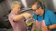 Guy Fieri (l.)