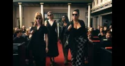 Von links: Die Goldstein Girls (Sarah Bauerett, Llewelyn Reichman, Salka Weber, Jasmin Shakeri) sind für die Beerdigung ihres alten Klassenlehrers wieder vereint.