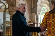 Villanelle (Jodie Comer) bekommt unerwarteten Besuch von Konstantin (Kim Bodnia). Was Konstantin ihr zu sagen hat, bringt Villanelle komplett aus der Fassung.