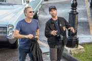 L-R: Special Agent Dwayne Pride (Scott Bakula) und Special Agent Christopher LaSalle (Lucas Black)