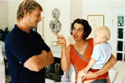 Bei Leo (Henning Baum) und Nina (Elena Uhlig) erwachen gleichermaßen elterliche Gefühle. Beide sind überzeugt, dass Nina schwanger ist ...
