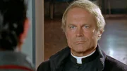 Don Matteo (Terence Hill) steht unter Mordverdacht.