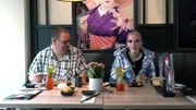 Celine (21) und Kumpel Falco (33) probieren zum ersten Mal Sushi