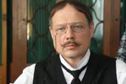 Alois Alzheimer (Wowo Habdank) in Frankfurt.