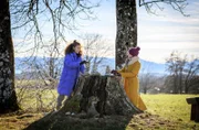 Ana (Soluna-Delta Kokol, l.) und Katja (Isabell Stern, r.) knüpfen weiter freundschaftliche Bande.