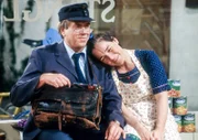 Erich (Erich Seyfried) besucht seine Gerdi (Gerda Steiner) in der Metzgerei.