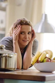 Anna (Diana Staehly) gewinnt bei einer Radioshow Tickets für ein Robbie Williams-Konzert plus Übernachtung in einem Luxus-Hotel.