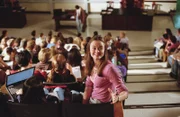 Auf einem Road-Trip erfährt Rory (Alexis Bledel) nicht nur mehr über die Gründe der gescheiterten Hochzeit, sondern auch über das College-Leben in Harvard ...