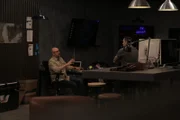 L-R: Dr. Michael Livingston und Myke Cole in der Kommandozentrale.