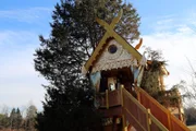 While on vacation in Scandinavia, Pete visits timber constructions.