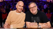 Rateteam-Kapitän Elton (r.) und der Schauspieler und Komiker, Christoph Maria Herbst (l.) bilden ein Rateteam.