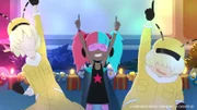 Nach dem Rennen ist Zeit für Party: Buzz (l.) und Fuzz (r) von Team Bees sowie Debbie von Team Starfish.