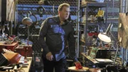 Auch Fred Paulsen (Daniel Roebuck), der Regisseur der News-Sendung, in deren Verlauf die Moderatorin während eines Stromausfalls starb, rückt ins Visier der Ermittler.