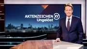 Moderator Rudi Cerne im Studio