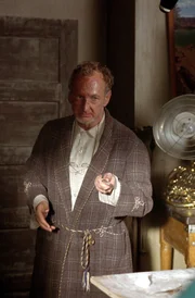 In einem verlassenen Haus wohnt der Dämon Gammill (Robert Englund), dessen Vorliebe es ist, Frauen schrumpfen zu lassen und sie in Tonfiguren zu verwandeln.