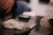 AMSTERDAM - Kokain und ein Messer.