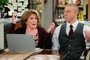 Judy (Linda Lavin, l.); Nick (Matt Murray, r.)