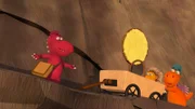 Kokosnuss, Oskar und Matilda sind auf dem Weg zum Gipfel des Drachenberges. Dort wollen sie eine Sonnenfinsternis inszenieren.