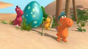 Der kleine Drache Kokosnuss (re.), Matilda und Oskar sind auf der Suche nach der Drachenmutter, die das riesige, grüne Ei verloren hat.