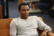 Ein neues Schuljahr steht auch Troy (Donald Glover) bevor und damit jede Menge neue Herausforderungen ...