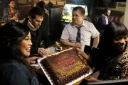(v.l.n.r.) Mary Wagner (Mary Sohn); Jack Griffin (Glenn Howerton); Rektor Ralph Durbin (Patton Oswalt); Stef Duncan (Lyric Lewis)