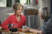 Lynette Scavo (Felicity Huffman, l.); Allison Scavo (Lois Smith, r.)