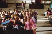 Auf einem Road-Trip erfährt Rory (Alexis Bledel) nicht nur mehr über die Gründe der gescheiterten Hochzeit, sondern auch über das College-Leben in Harvard ...