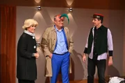 Von links: Spielszene mit Anke Engelke, Oliver Welke (M.) und Bastian Pastewka (r.) in der Überraschungsshow "Welke & Pastewka - Wiedersehen macht Freude!"