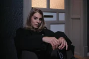 Stella (Bettine Langehein) wird von ihren Gefühlen eingeholt.