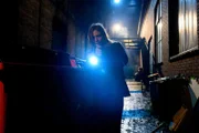Ann Kathrin Klaasen (Julia Jentsch) verfolgt die beiden Jugendlichen Laura Godlinski (Elisa Schlott) und Sascha Kirsch (Anselm Bresgott).