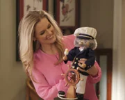 Chelsey Crisp (Honey).
