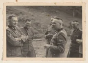 SS-Arzt Josef Mengele (2. v.l.) gehört zum Führungspersonal des KZ Auschwitz.