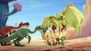 Cror und Totor sehen die Dino-Freunde aus Gigantos Maul schlüpfen. Hat der etwas von seinen nächtlichen Besuchern mitbekommen?
