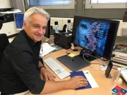 Der Kriminaltechniker arbeitet eng mit der Mordkommission zusammen, um den Täter zu überführen.