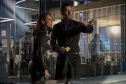 Mazikeen (Lesley-Ann Brandt, l.); Lucifer Morningstar (Tom Ellis, r.)