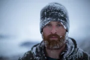 Kaleb Rowland jagt Schneehühner in der Nähe seines Grundstücks in McCarthy.