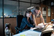 L-R: Rocky; Caro Belzig (Franziska Wulf); Elias Decker (Jens Atzorn)