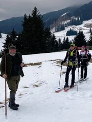 Jäger Rupert Benedikt mit Tourenskigeher.