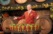 Echte fränkische Urgewächse bietet die Närrische Weinprobe aus dem Staatlichen Hofkeller der Residenz in Würzburg. Diese Weinverkostung der besonderen Art präsentieren Martin Rassau und Nicole Then, unterstützt von fränkischen Kabarettisten.