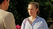 Arthur (Vivian Frey) und Svenja (Lea Marlen Woitack) kommen sich über Svenjas Lieblingsmusik näher. Doch als Arthur ihr ein Mixtape schenken möchte, wird Svenja die Nähe zu viel.