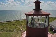 Bob Crickenberger, Vorsitzender der Freunde von Point Lookout, mit Blick vom Leuchtturm im Point Lookout State Park, Scotland, Maryland.