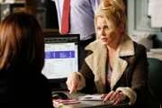 Ruth Walker (Gail O'Grady) zeigt bei der Special Victims Unit das Verschwinden ihrer elf Monate alten Enkelin an.