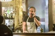 Pride (Scott Bakula) und sein Team müssen einen Attentäter finden, der versucht hat, die Navy-Köchin Danielle Jarrett durch eine Explosion zu töten. Doch anstatt mit dem NCIS zu kooperieren, scheint Danielle etwas vor den Ermittlern verbergen zu wollen ...