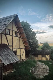 In der historischen Siedlung Bleiberg im Erzgebirgsvorland kann man sich ein Bild einer mittelalterlichen Bergstadt machen.